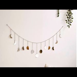 UO: Moon wall decor